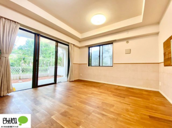 ���r���O�@�傫�ȑ�����ۓI�ȃ��r���O�́A�������邢��C�ɂ��Ă���܂��ˁB