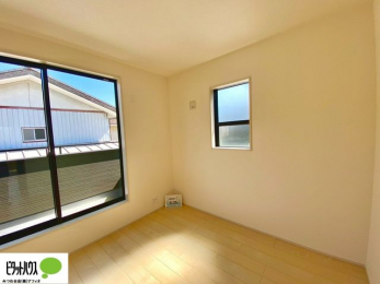 ���̑����ρ@�傫�ȑ����疾�邢�z�˂�������܂��B