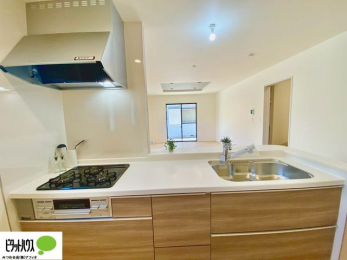 �L�b�`���@�V�z�Ȃ�ł͂̃s�J�s�J�̃L�b�`���͖����̂��������y�������Ă���܂��ˁB