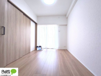 ���̑����ρ@���r���O���ɂ͗m�����B�h�A���J���āA����ɍL����Ԃɂ��邱�Ƃ��\�ł��B