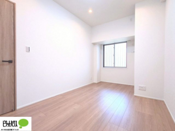 �Q���@�傫�ȑ����疾�邢�z�˂�������܂��B