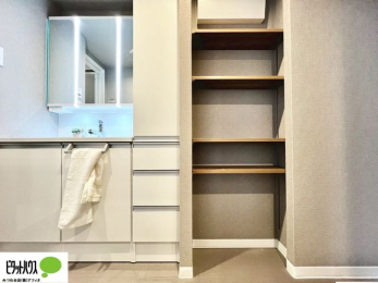 ���ʑ�E���ʏ��@���ʏ��Ɏ��[�X�y�[�X��݂��܂����B������^�I���A�X�g�b�N��܂Ȃǉ����Ƒ����̂Ń��l���ɃX�y�[�X������Əd�󂵂܂��B