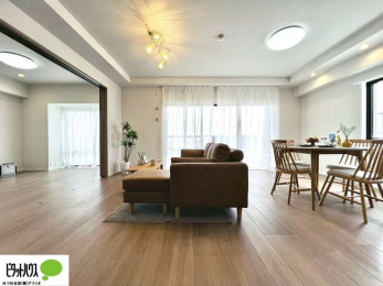 ���r���O�@�傫�ȑ��̂��郊�r���O�͖��邭�A���ʂ����ǂ��A�Ƒ��݂�Ȃ̏΂����������n��܂�