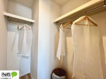 ���[�@�E�H�[�N�C���N���[�[�b�g�͂��m�������[����̂͂������A���s�o�b�N�Ȃǂ̑傫�ȉו������[���Ă����̂ɂ��֗��ł��B