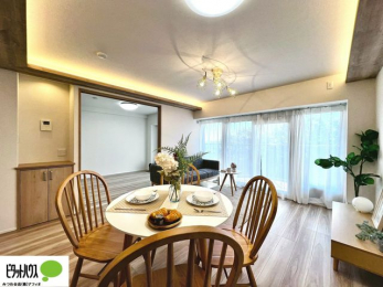 ���r���O�@�傫�ȑ��̂��郊�r���O�͖��邭�A���ʂ����ǂ��A�Ƒ��݂�Ȃ̏΂����������n��܂�