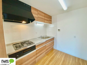 �L�b�`���@�R�����͊�����3���B�O�����@�\�t���œ����������\�Ȃ̂ŁA�����I�ɂ��������o���܂��B���ʂ̏��Ȃ��f�U�C���Ȃ̂ŁA���������y�X�B