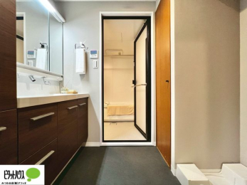 ���ʑ�E���ʏ��@���ʏ��Ɏ��[�X�y�[�X��݂��܂����B������^�I���A�X�g�b�N��܂Ȃǉ����Ƒ����̂Ń��l���ɃX�y�[�X������Əd�󂵂܂��B