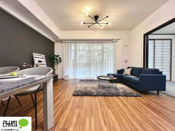 ���r���O�@���R�����������ޒg���ȃ��r���O�B��������ɂ͓Ǐ��₨���Q�ł����Ȃ���̂�т�Ɖ߂����ЂƎ����B