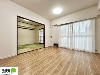 ���r���O�@���R�����������ޒg���ȃ��r���O�B��������ɂ͓Ǐ��₨���Q�ł����Ȃ���̂�т�Ɖ߂����ЂƎ����B