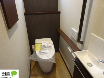 �g�C���@�{�H��ʐ^�F1�E2�K�E�H�V�����b�g�g�C�������B