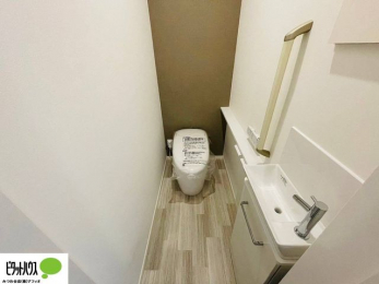 �g�C���@�{�H��ʐ^�F1�E2�K�E�H�V�����b�g�g�C�������B