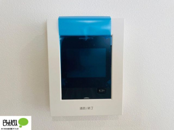 ���̑��@�{�H��ʐ^�F������Ԃ����S��TV���j�^�[�t���C���^�[�z��