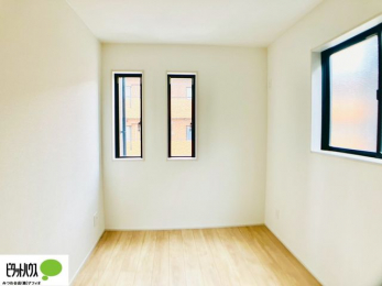 ���̑����ρ@�傫�ȑ����疾�邢�z�˂�������܂��B