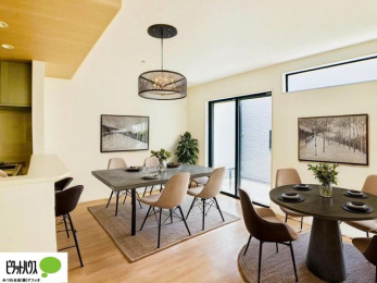 ���r���O�@�傫�ȑ�����ۓI�ȃ��r���O�́A�������邢��C�ɂ��Ă���܂��ˁB�����ۂ̎����ʐ^��CG�ŉƋ��z�u�����C���[�W�ł���A���ۂƂ͑����قȂ�܂��B