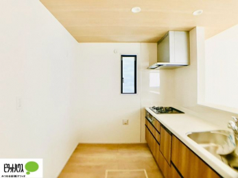 �L�b�`���@�l�C�̃J�E���^�[�L�b�`������́A���r���O�ɂ��邲�Ƒ��̗l�q���f���܂�