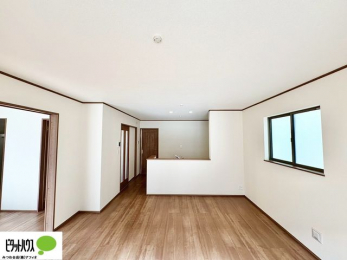 ���r���O�@�C���e���A�̉f����L�X�Ƃ������r���O