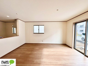 ���r���O�@�傫�ȑ�����ۓI�ȃ��r���O�́A�������邢��C�ɂ��Ă���܂��ˁB