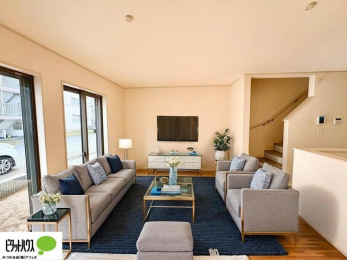 ���r���O�@�C���e���A�̉f����L�X�Ƃ������r���O�����ۂ̎����ʐ^��CG�ŉƋ��z�u�����C���[�W�ł���A���ۂƂ͑����قȂ�܂��B