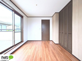 ���̑����ρ@�傫�ȑ����疾�邢�z�˂�������܂��B