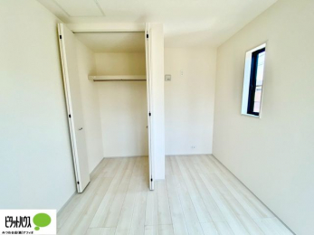 ���[�@�N���[�[�b�g�́A�����E���s��������A��̒����ߗނ����N���N���[�\�ł�