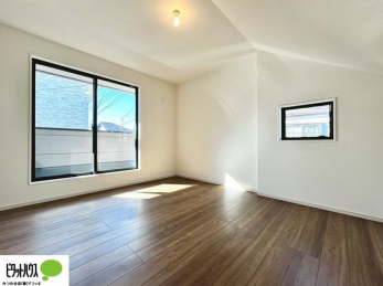 �Q���@����̏I���ɕv�w�ł������߂������Q���B�L���ɂ�Ƃ肪����A�Ƒ��̋C�z�������Ȃ������������x�߂���S�̃v���C�x�[�g��Ԃł��B