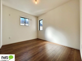 ���[�@2�ʍ̌��Ŗ��邭�A���ʂ��̗ǂ��������ł��B