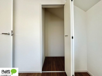 ���̑��@���ꂼ��̂������Ɏ��[�X�y�[�X������̂Ńv���C�x�[�g�ȉו����g�߂ɒu�����Ƃ��ł��܂��B