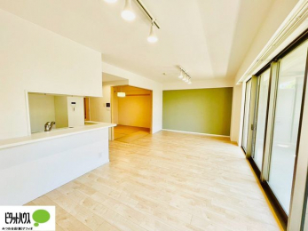 ���r���O�@�l�C�̑ΖʃL�b�`���ŉƑ��݂�Ȃ������ꏏ�B