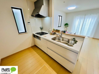 �L�b�`���@�{�H��ʐ^�@�V�z�Ȃ�ł͂̃s�J�s�J�̃L�b�`���͖����̂��������y�������Ă���܂��ˁB