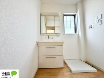 ���ʑ�E���ʏ��@�O�ʋ��̗���A�V���N���ȂǑ������[��������A�L�X�Ƃ������ʉ��ϑ�ł��B