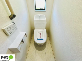 �g�C���@�{�H��ʐ^�F1�E2�K�E�H�V�����b�g�g�C�������B