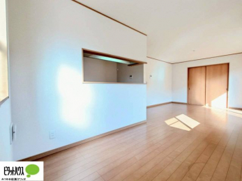 �L�b�`���@�Ƌ�̔z�u���l���₷�������`�^�ł��B�߂����₷���Ƒ��݂�Ȃ̌e���̏�ɁB