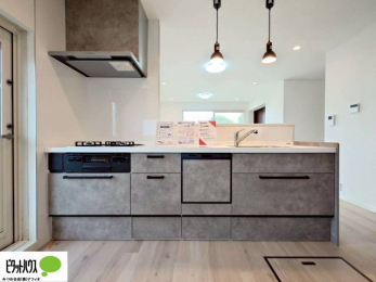 �L�b�`���@�s�J�s�J�̃L�b�`���͖����̂��������y�������Ă���܂��ˁB