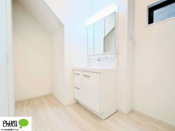 ���ʑ�E���ʏ��@�O�ʋ��̗���A�V���N���ȂǑ������[��������A�L�X�Ƃ������ʉ��ϑ�ł��B