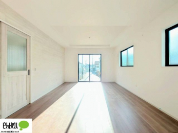 ���r���O�@�傫�ȑ�����ۓI�ȃ��r���O�́A�������邢��C�ɂ��Ă���܂��ˁB