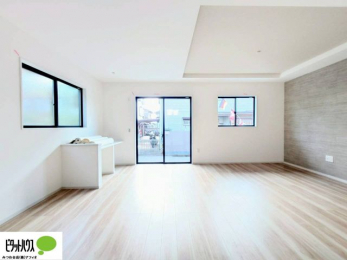 ���r���O�@�傫�ȑ�����ۓI�ȃ��r���O�́A�������邢��C�ɂ��Ă���܂��ˁB