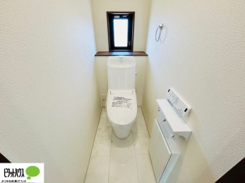 �g�C���@�{�H��ʐ^�F1�E2�K�E�H�V�����b�g�g�C�������B