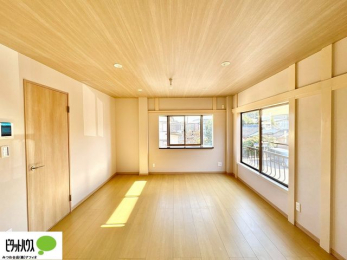 ���r���O�@�傫�ȑ��̂��郊�r���O�͖��邭�A���ʂ����ǂ��A�Ƒ��݂�Ȃ̏΂����������n��܂�