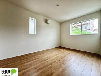 ���̑����ρ@�傫�ȑ����疾�邢�z�˂�������܂��B