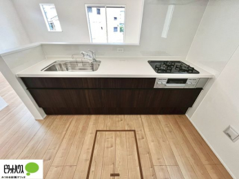 �L�b�`���@�V�z�Ȃ�ł͂̃s�J�s�J�̃L�b�`���͖����̂��������y�������Ă���܂��ˁB