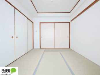 ���[�@�a���ɂ��鉟����͗��q�p�̕z�c��G�߂̕z�c����������ۊǂł��܂��B