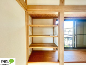 ���ց@���ꂼ��̂������Ɏ��[�X�y�[�X������̂Ńv���C�x�[�g�ȉו����g�߂ɒu�����Ƃ��ł��܂��B