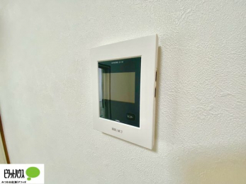 ���̑��@������Ԃ����S��TV���j�^�[�t���C���^�[�z��