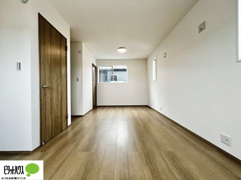 �Q���@�傫�ȑ����疾�邢�z�˂�������܂��B