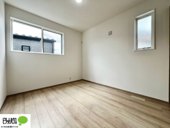 ���̑����ρ@2�ʍ̌��Ŗ��邭�A���ʂ��̗ǂ��������ł��B