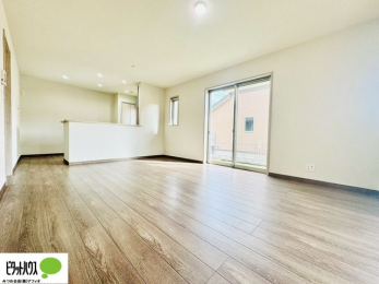 ���[�@�C���e���A�̉f����L�X�Ƃ������r���O