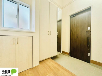 �@�V���[�Y�{�b�N�X�ɂ́A�g�����Ȃ݃`�F�b�N���ł���S�g�~���[�t���I