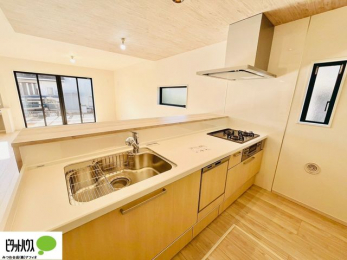 �L�b�`���@�V�z�Ȃ�ł͂̃s�J�s�J�̃L�b�`���͖����̂��������y�������Ă���܂��ˁB