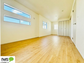 ���[�@2�ʍ̌��Ŗ��邭�A���ʂ��̗ǂ��������ł��B