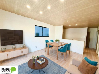 ���r���O�@���R�����������ޒg���ȃ��r���O�B��������ɂ͓Ǐ��₨���Q�ł����Ȃ���̂�т�Ɖ߂����ЂƎ����B�����ۂ̎����ʐ^��CG�ŉƋ��z�u�����C���[�W�ł���A���ۂƂ͑����قȂ�܂��B